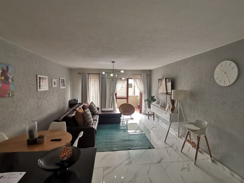 Modern Exquisite Two-Bedroom Townhouse Apartment in St Tropez Complex, Newmarket Park - Photo 4