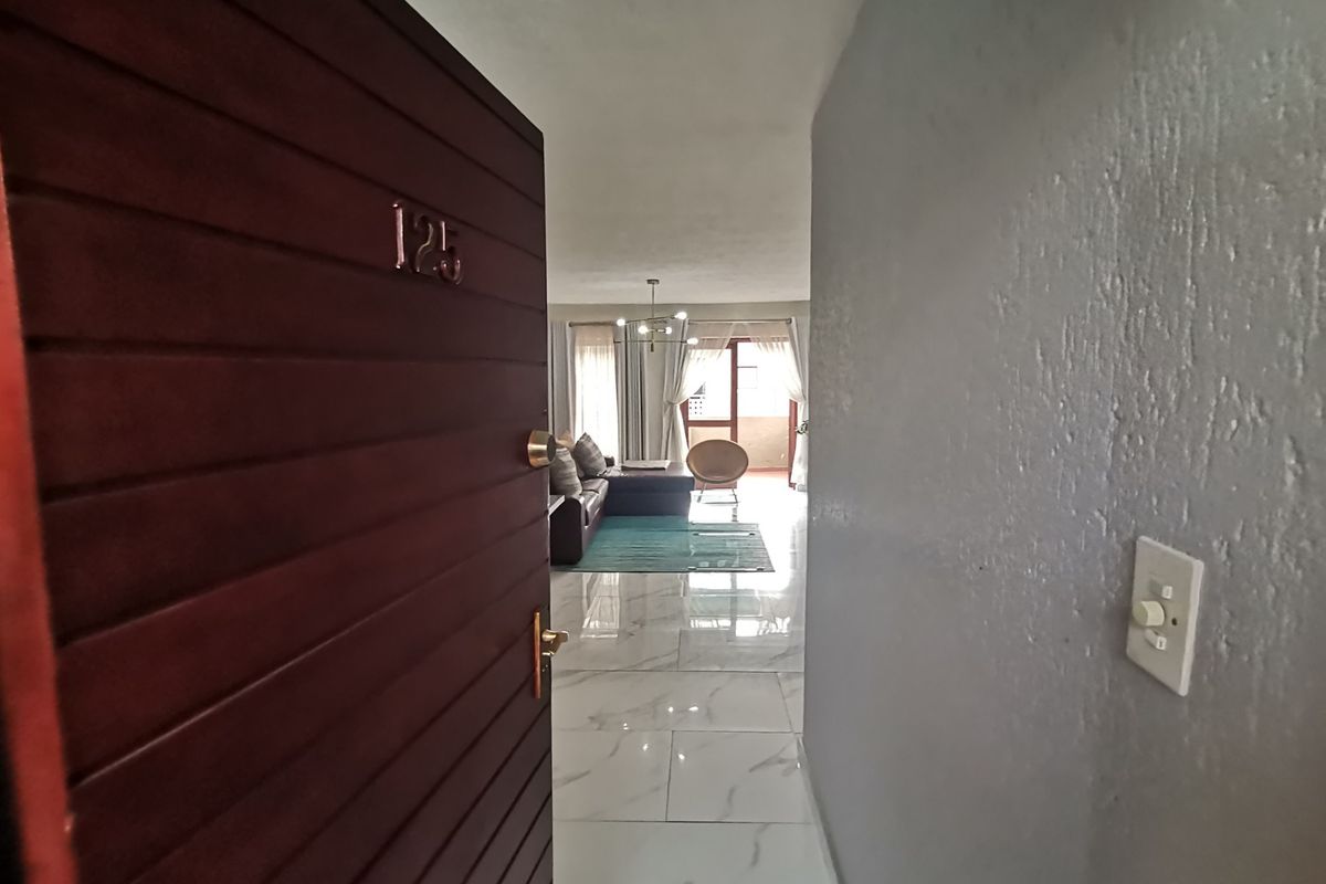 Modern Exquisite Two-Bedroom Townhouse Apartment in St Tropez Complex, Newmarket Park - Photo 3