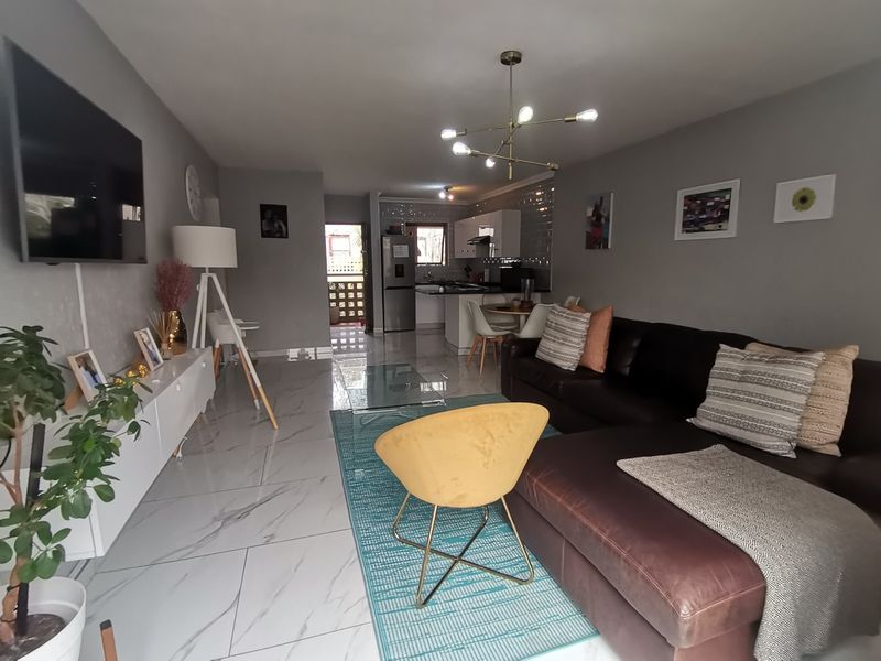 Modern Exquisite Two-Bedroom Townhouse Apartment in St Tropez Complex, Newmarket Park - Photo 7