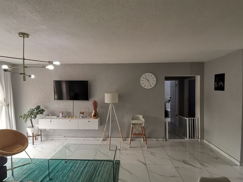 Modern Exquisite Two-Bedroom Townhouse Apartment in St Tropez Complex, Newmarket Park - Photo 6