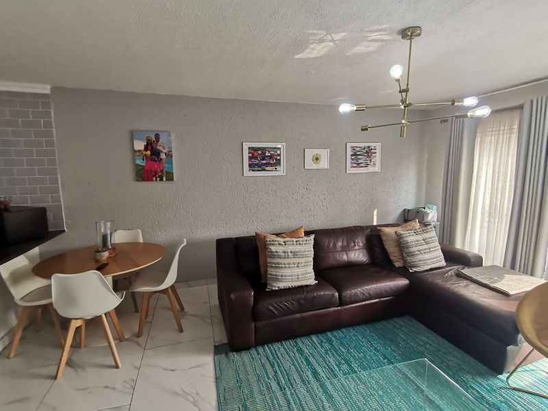 Modern Exquisite Two-Bedroom Townhouse Apartment in St Tropez Complex, Newmarket Park - Photo 5