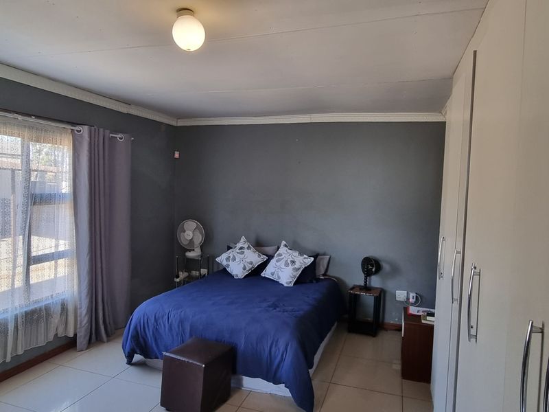 Beautifull 4-bedroom house in Riversdale - Photo 9