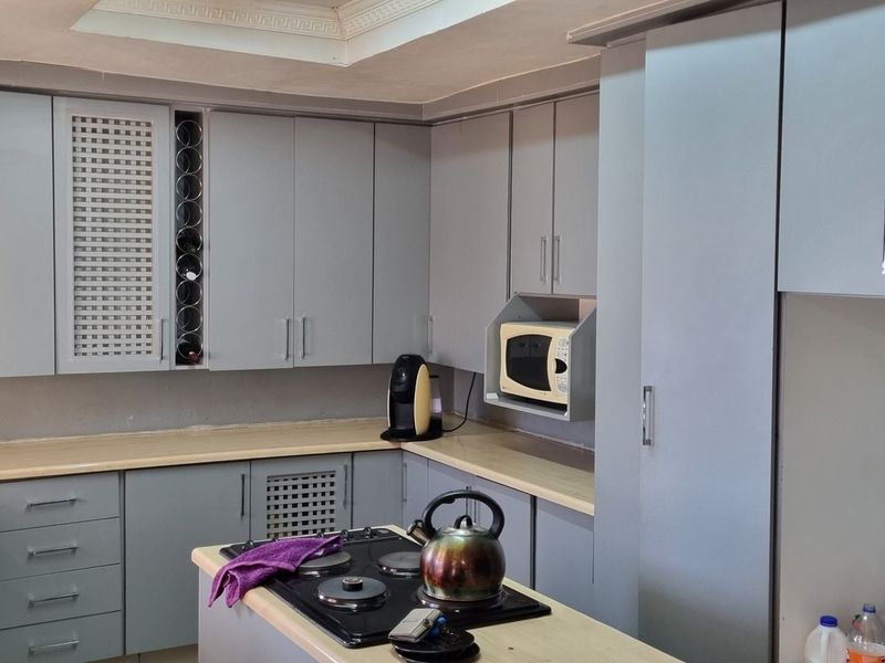 Beautifull 4-bedroom house in Riversdale - Photo 4