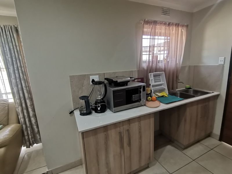 Modern Three Bedroom House with Single Carport and Garden! - Photo 7