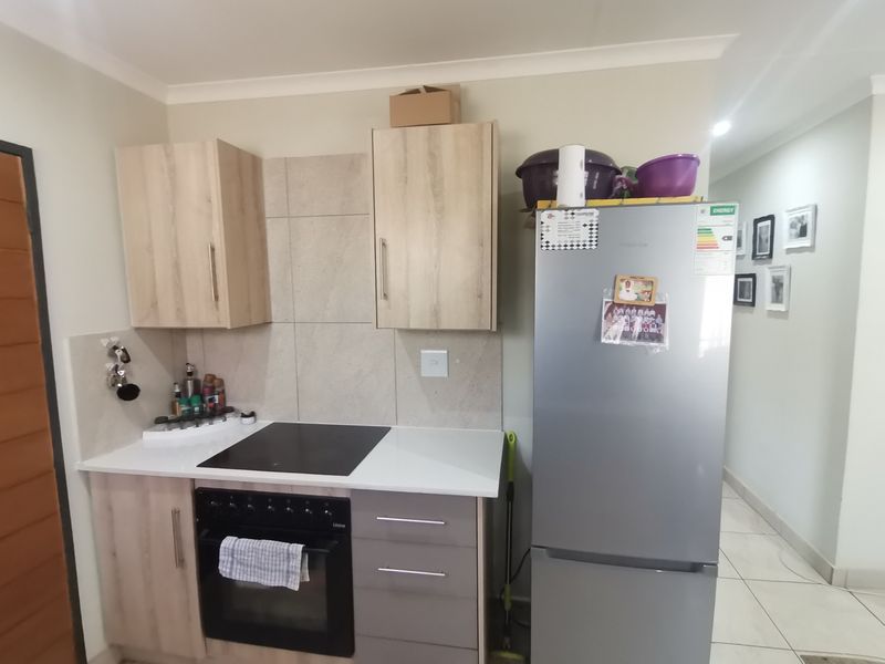 Modern Three Bedroom House with Single Carport and Garden! - Photo 6