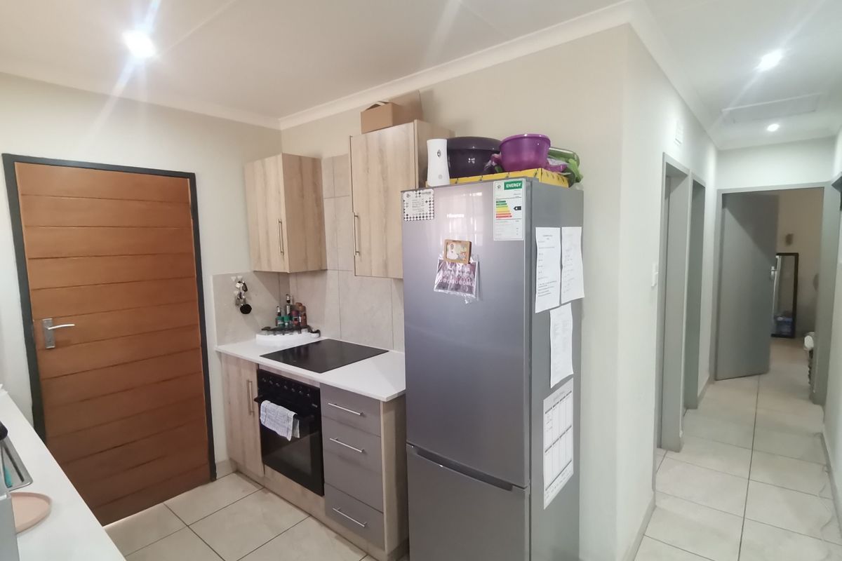 Modern Three Bedroom House with Single Carport and Garden! - Photo 4