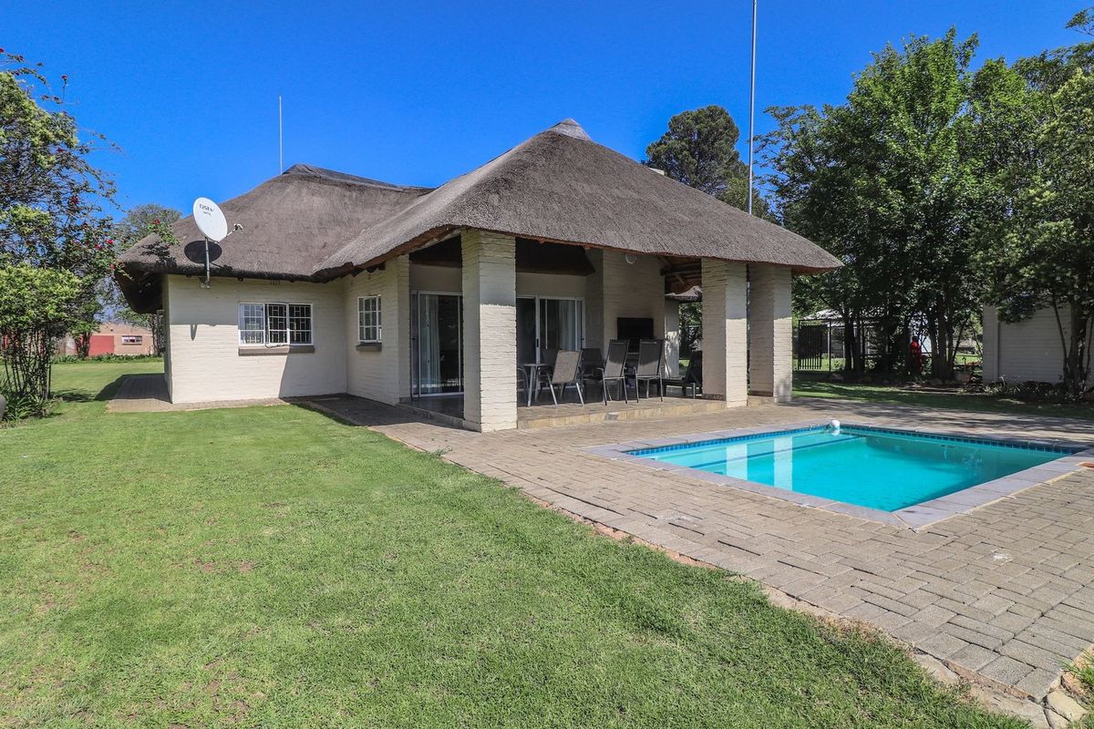 Unique River front property in Loch Vaal. - Photo 5