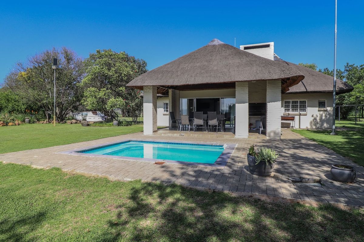 Unique River front property in Loch Vaal. - Photo 4