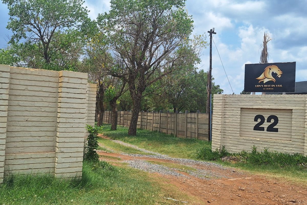 Unique River front property in Loch Vaal. - Photo 2