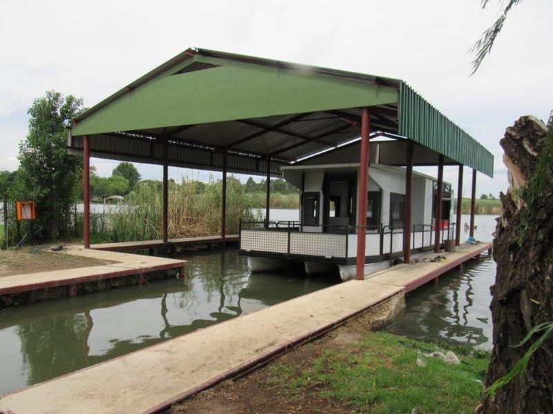 Unique River front property in Loch Vaal. - Photo 6