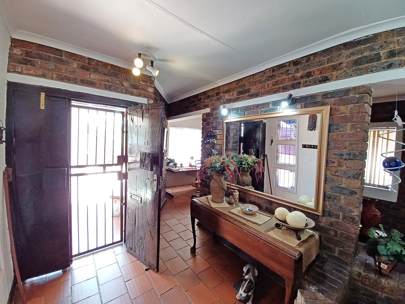 SPACIOUS HOUSE, VANDERBIJLPARK, SE4 - BENEFIT FROM A PRICE REDUCTION - Photo 10