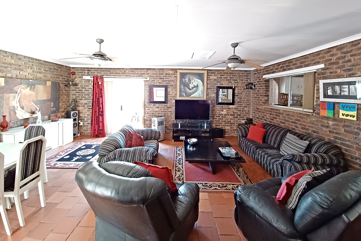 SPACIOUS HOUSE, VANDERBIJLPARK, SE4 - BENEFIT FROM A PRICE REDUCTION - Photo 5