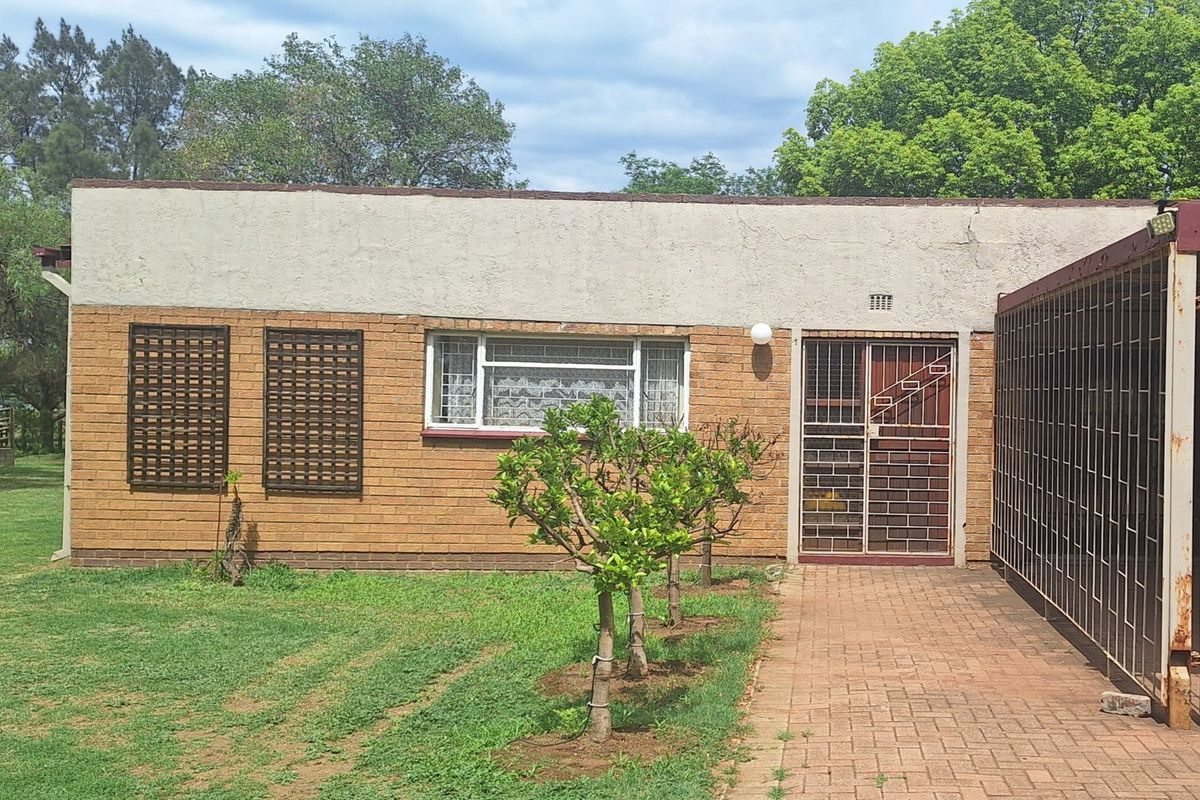 Smallholding near Vanderbijlpark town - Photo 2
