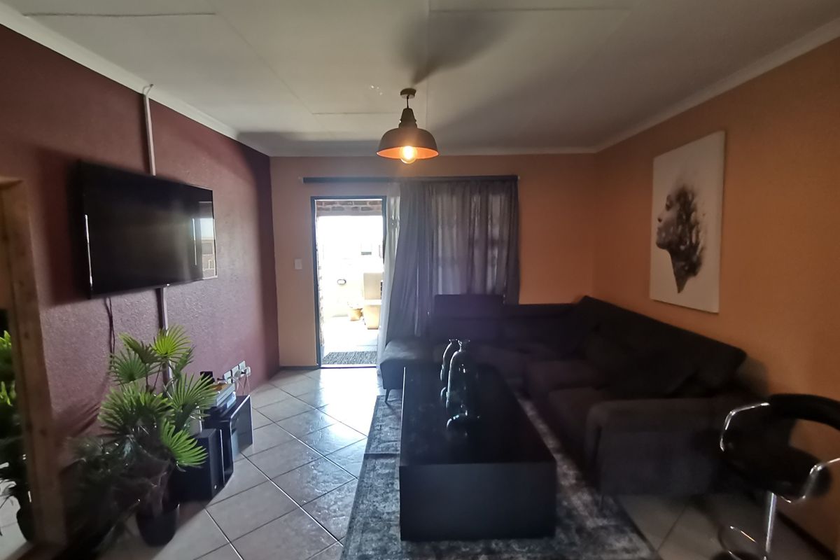 Elegant and Modern Two-Bedroom Apartment  with Double Covered Carports in Sought-After Turtle Dove - Photo 4