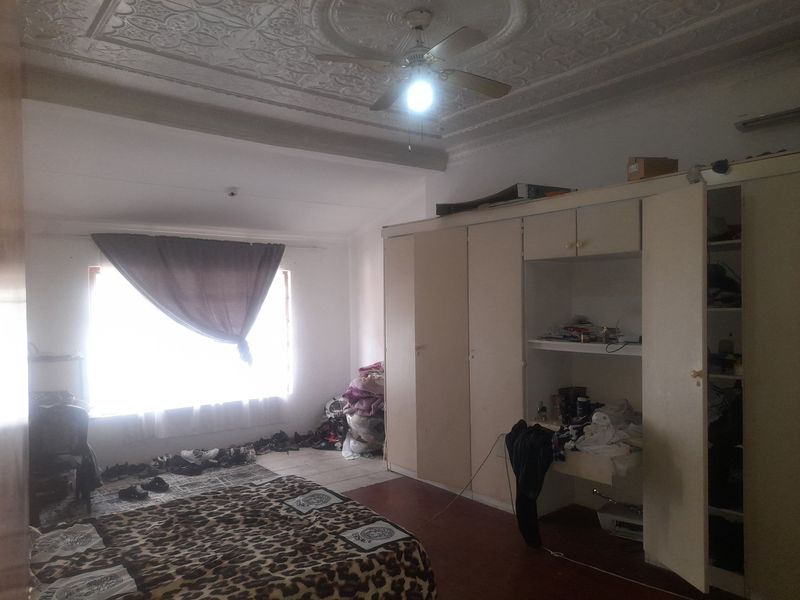 Massive Multi-Purpose Property for Sale in Regents Park – Perfect for Families or Investors - Photo 9