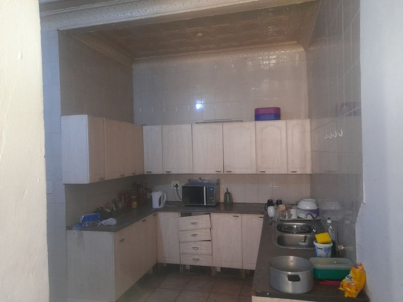 Massive Multi-Purpose Property for Sale in Regents Park – Perfect for Families or Investors - Photo 7