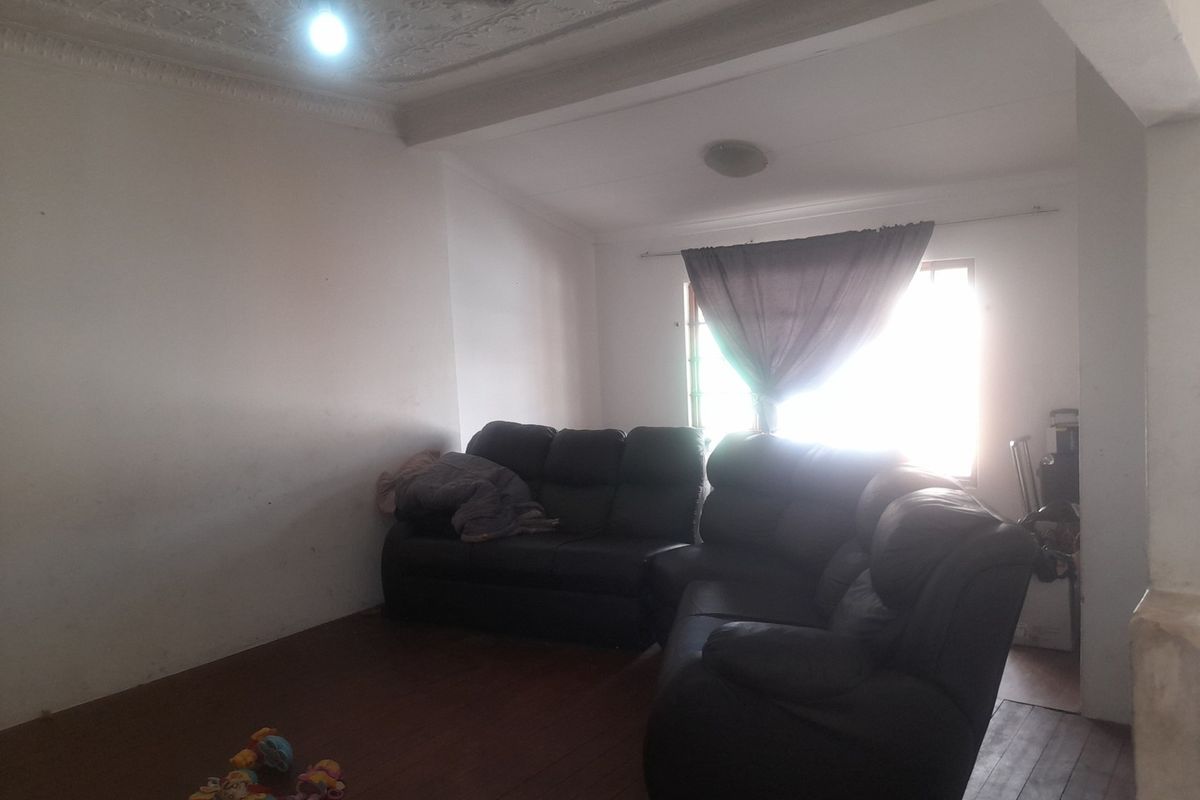 Massive Multi-Purpose Property for Sale in Regents Park – Perfect for Families or Investors - Photo 3