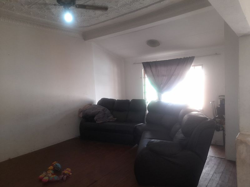 Massive Multi-Purpose Property for Sale in Regents Park – Perfect for Families or Investors - Photo 3