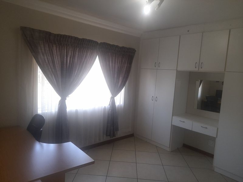 Luxurious 4-Bedroom Family Home or Investment opportunity in South Hills-Welfare Park - Photo 9