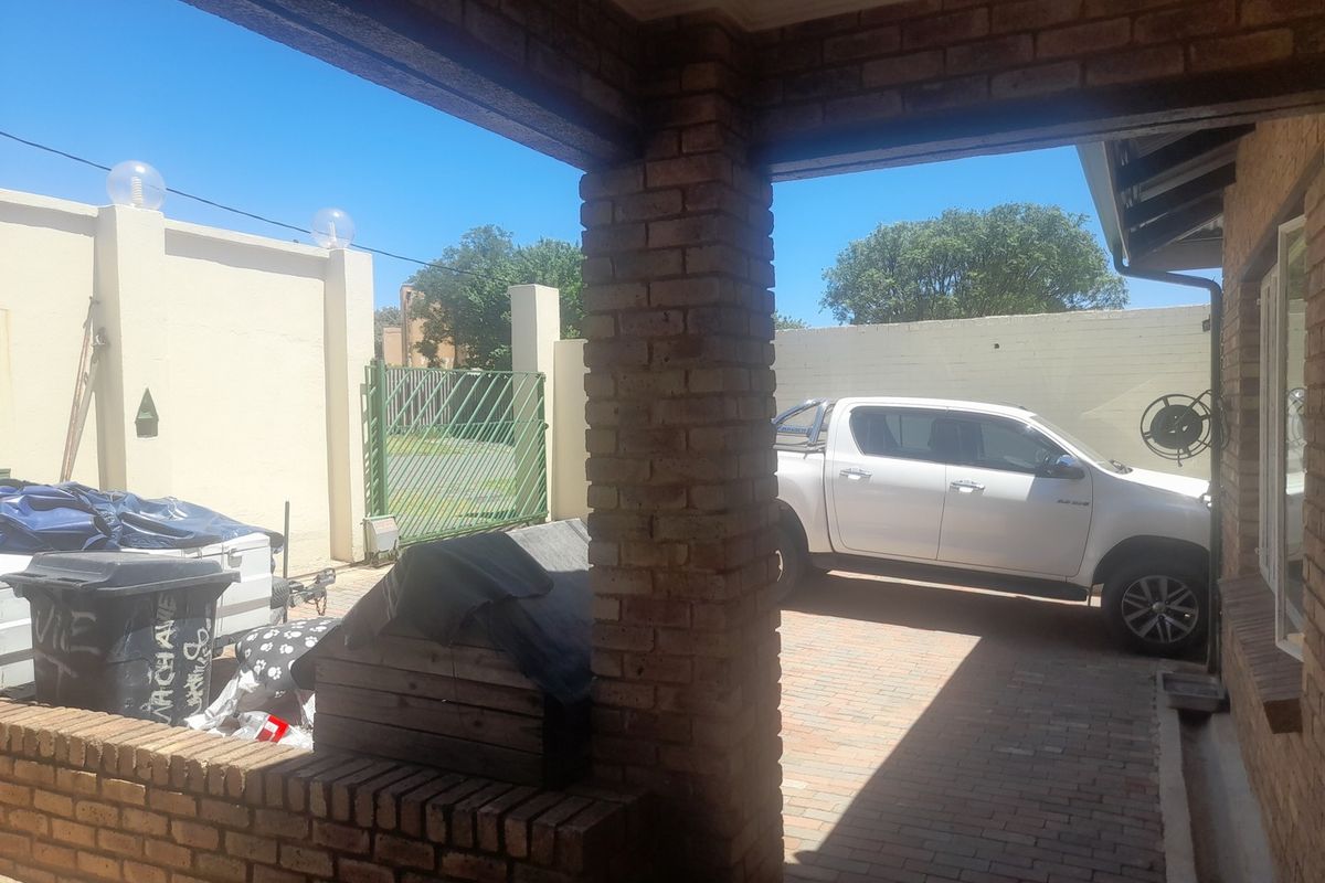 Luxurious 4-Bedroom Family Home or Investment opportunity in South Hills-Welfare Park - Photo 3