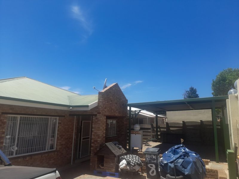 Luxurious 4-Bedroom Family Home or Investment opportunity in South Hills-Welfare Park - Photo 2