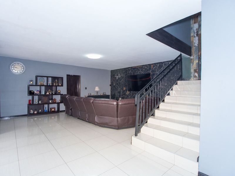 Stunning Family Home in Lenasia South - Photo 9