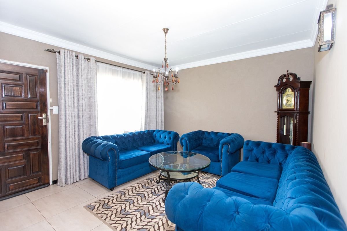 Stunning Family Home in Lenasia South - Photo 3