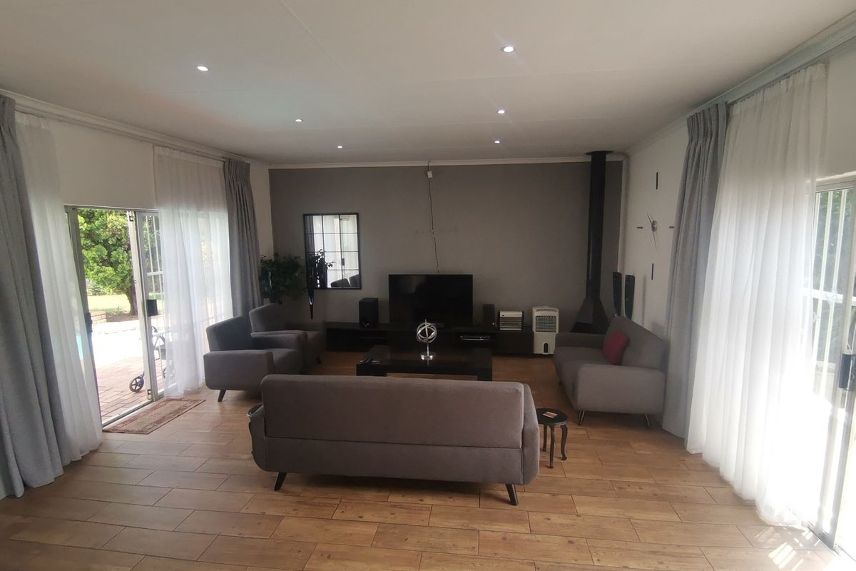 Modern & Spacious 6-Bedroom Family Home for Sale in Randhart, Alberton - Photo 3