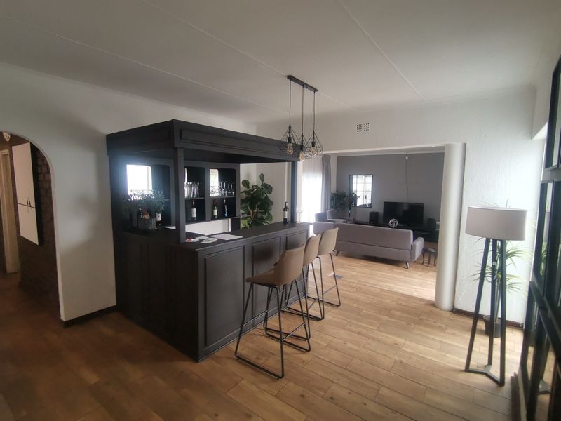 Modern & Spacious 6-Bedroom Family Home for Sale in Randhart, Alberton - Photo 6