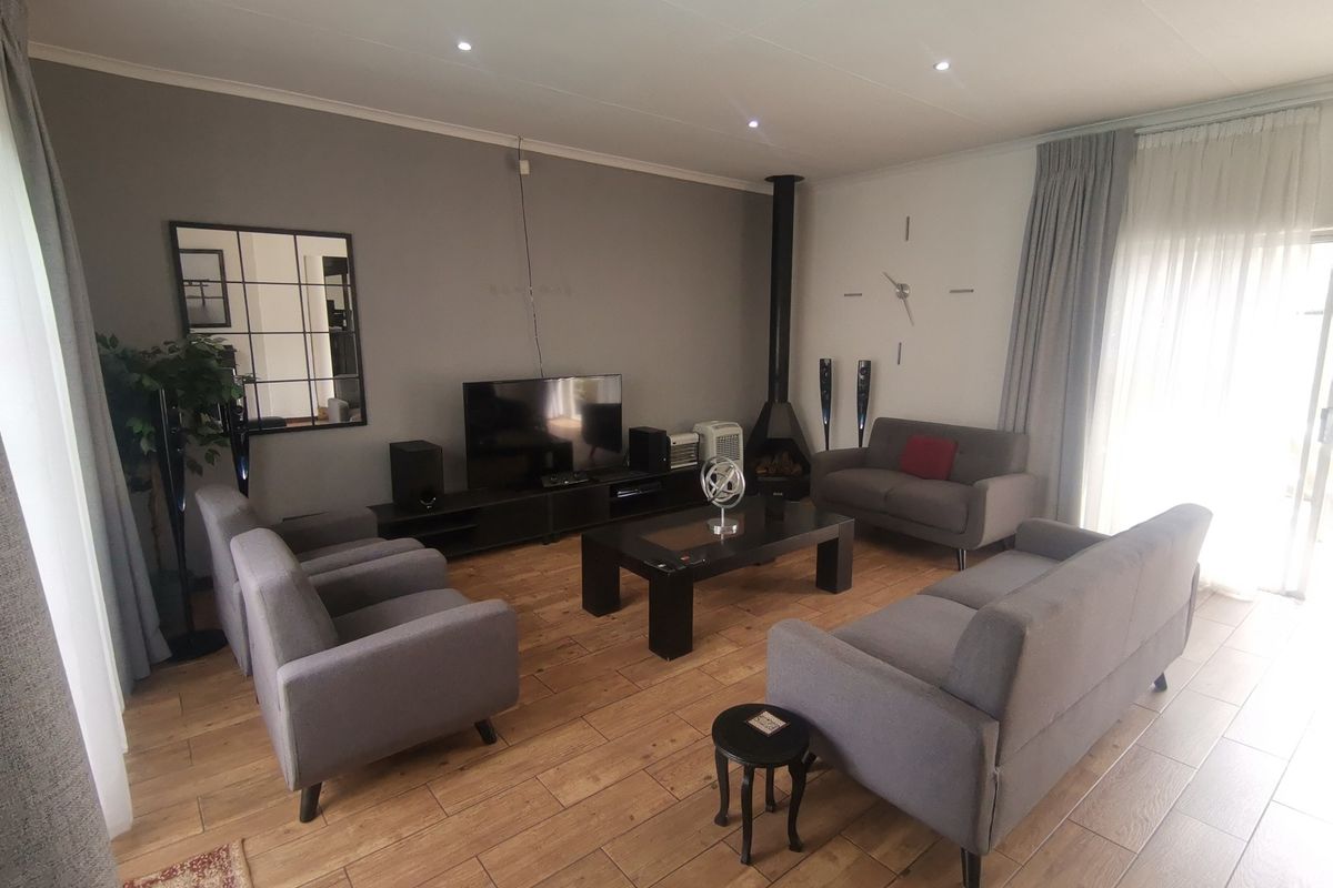 Modern & Spacious 6-Bedroom Family Home for Sale in Randhart, Alberton - Photo 4