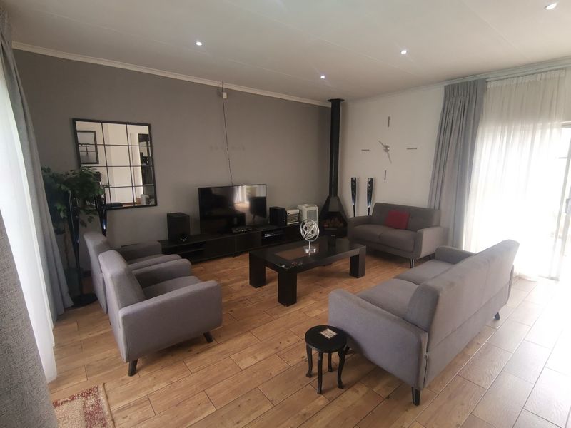 Modern & Spacious 6-Bedroom Family Home for Sale in Randhart, Alberton - Photo 4