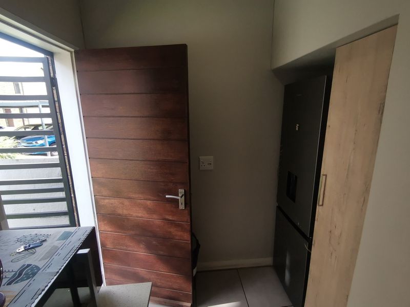 Elegant & Modern Two-Bedroom Duplex Apartment in the Sought-After Leano Complex, Albertsdal! - Photo 9