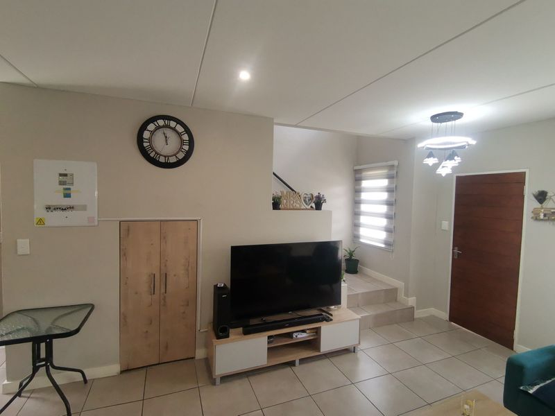 Elegant & Modern Two-Bedroom Duplex Apartment in the Sought-After Leano Complex, Albertsdal! - Photo 6