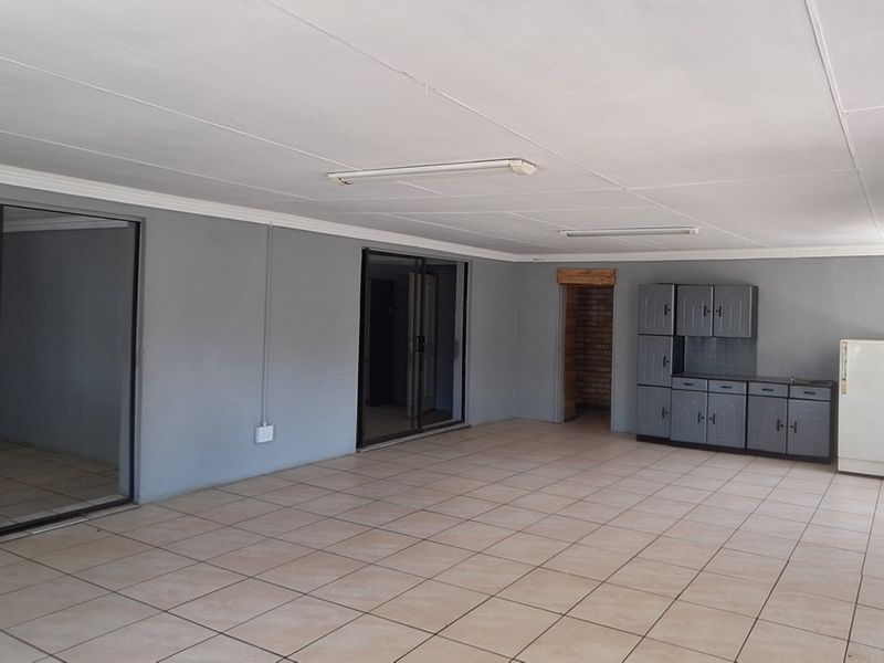 Smallholding near Vanderbijlpark town - Photo 9