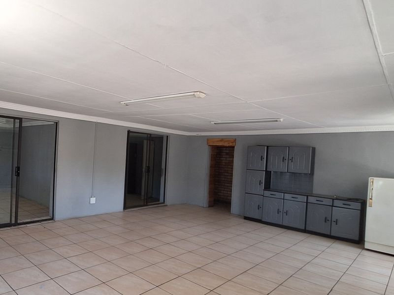 Smallholding near Vanderbijlpark town - Photo 8