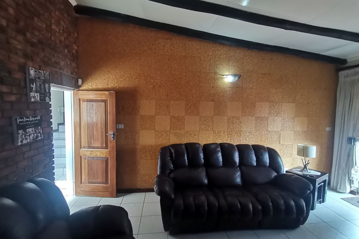 Where Elegance Meets Convenience – A Majestic 5-Bedroom Home with beautiful sparkling swimming pool - Photo 4