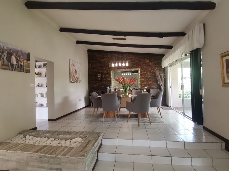 Where Elegance Meets Convenience – A Majestic 5-Bedroom Home with beautiful sparkling swimming pool - Photo 8