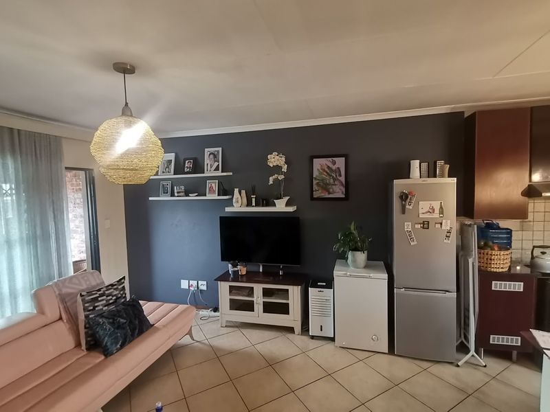 Exquisite Modern First-Floor Two-Bedroom Apartment in the Sought-After Turtle Dove Complex, Alberts - Photo 6