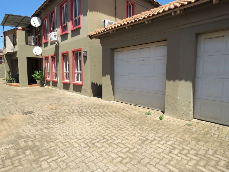 3 Bedroom Apartment For Sale In Lenasia - Photo 2