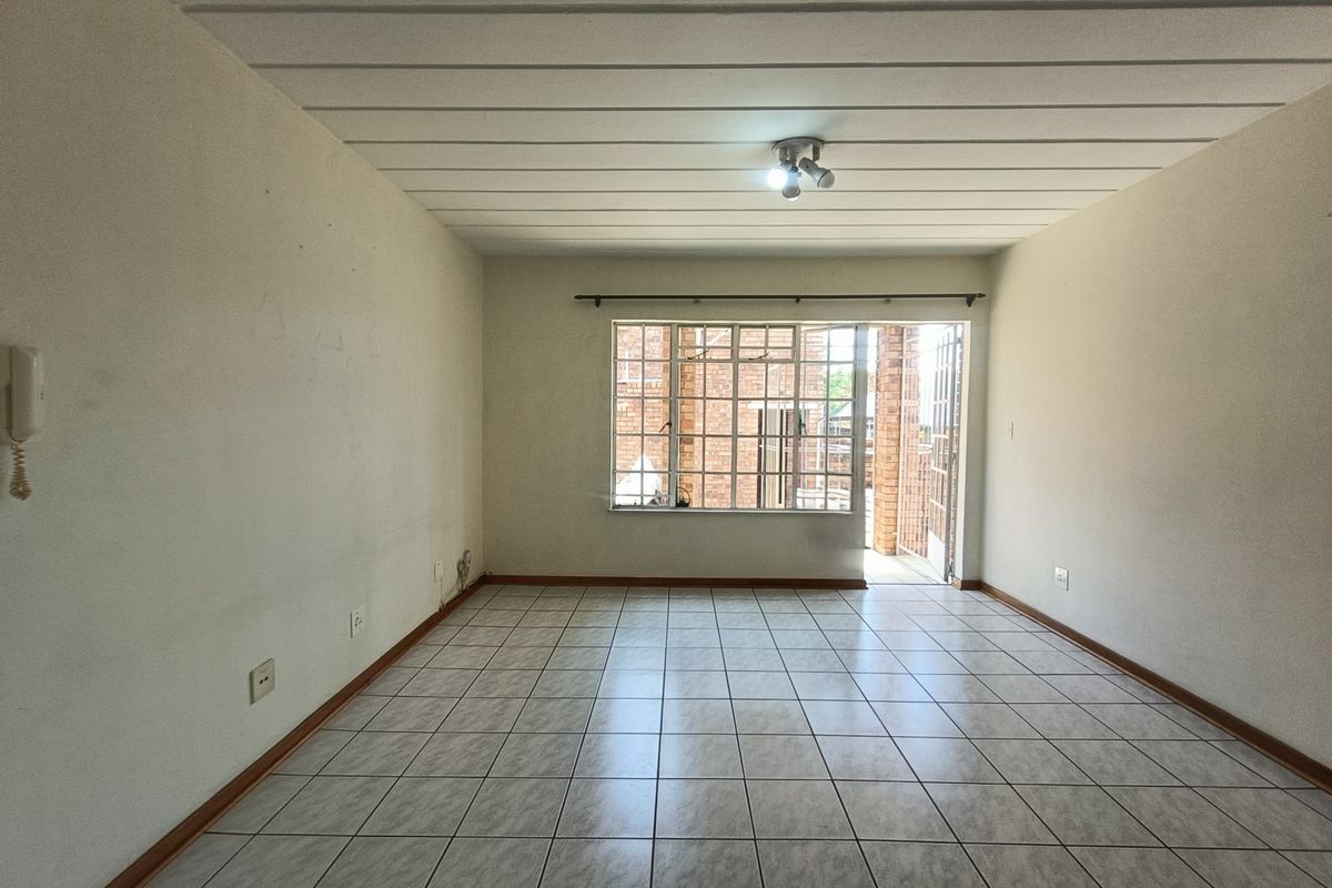 Secure Ground Floor Living – Ideal Starter Home or Investment - Photo 5