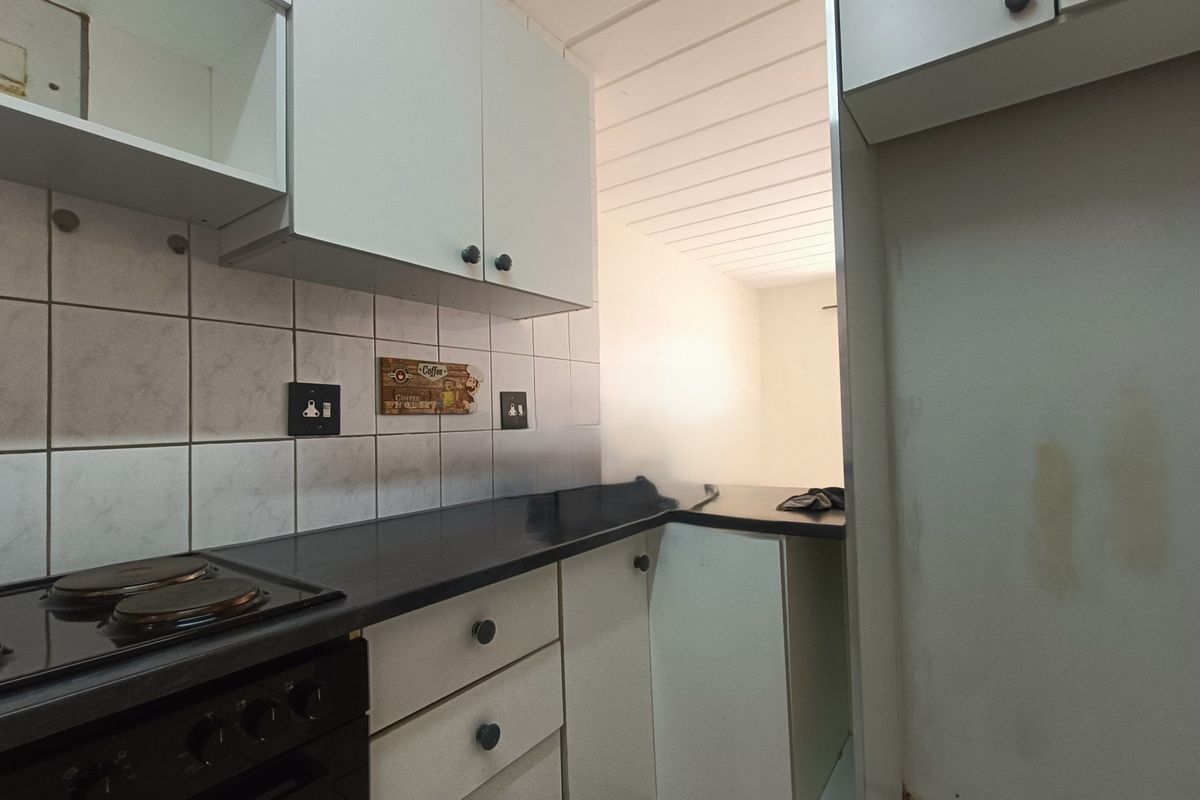 Secure Ground Floor Living – Ideal Starter Home or Investment - Photo 4