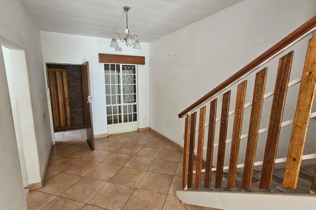 Exceptional Investment Opportunity | Secure Pet-Friendly Three Bedroom Duplex in Prime Brackenhurst - Photo 4