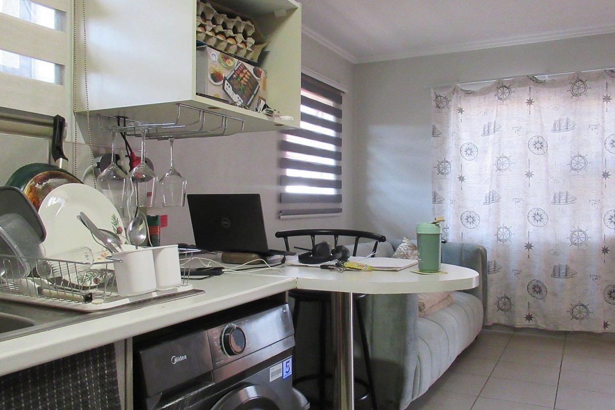 Modern Tuscan Beauty | 2-Bedroom Family Home with Garden & Secure Parking - Photo 4