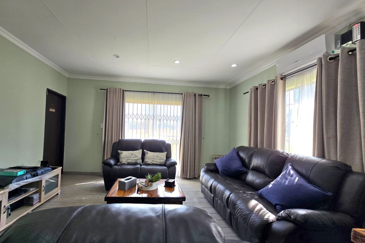 EXCEPTIONAL COUNTRY LIVING IN HOMESTEAD APPLE ORCHARDS - Photo 4