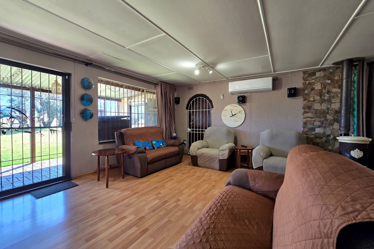 EXCEPTIONAL COUNTRY LIVING IN HOMESTEAD APPLE ORCHARDS - Photo 3
