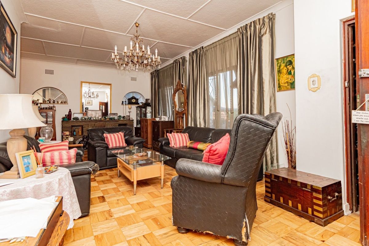 SPACIOUS FAMILY HOME - Photo 4