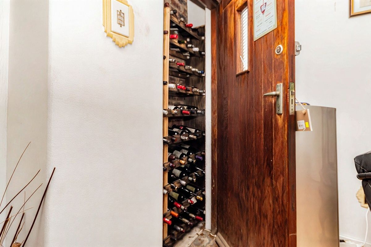 SPACIOUS FAMILY HOME - Photo 5
