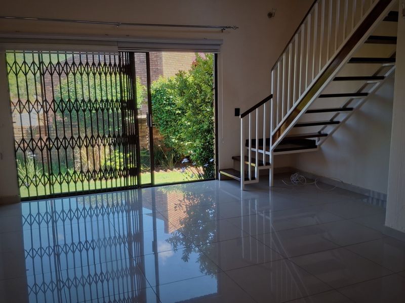 MODERN 2-BEDROOM DUPLEX WITH LOFT, PRIVATE GARDEN & STYLISH FINISHES - Photo 4