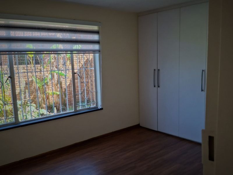 MODERN 2-BEDROOM DUPLEX WITH LOFT, PRIVATE GARDEN & STYLISH FINISHES - Photo 7