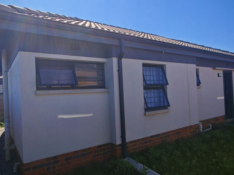 MODERN 3-BEDROOM SIMPLEX WITH INVERTER & SOLAR GEYSER IN LEOPARDS REST ESTATE, ALBERTSDAL! - Photo 4
